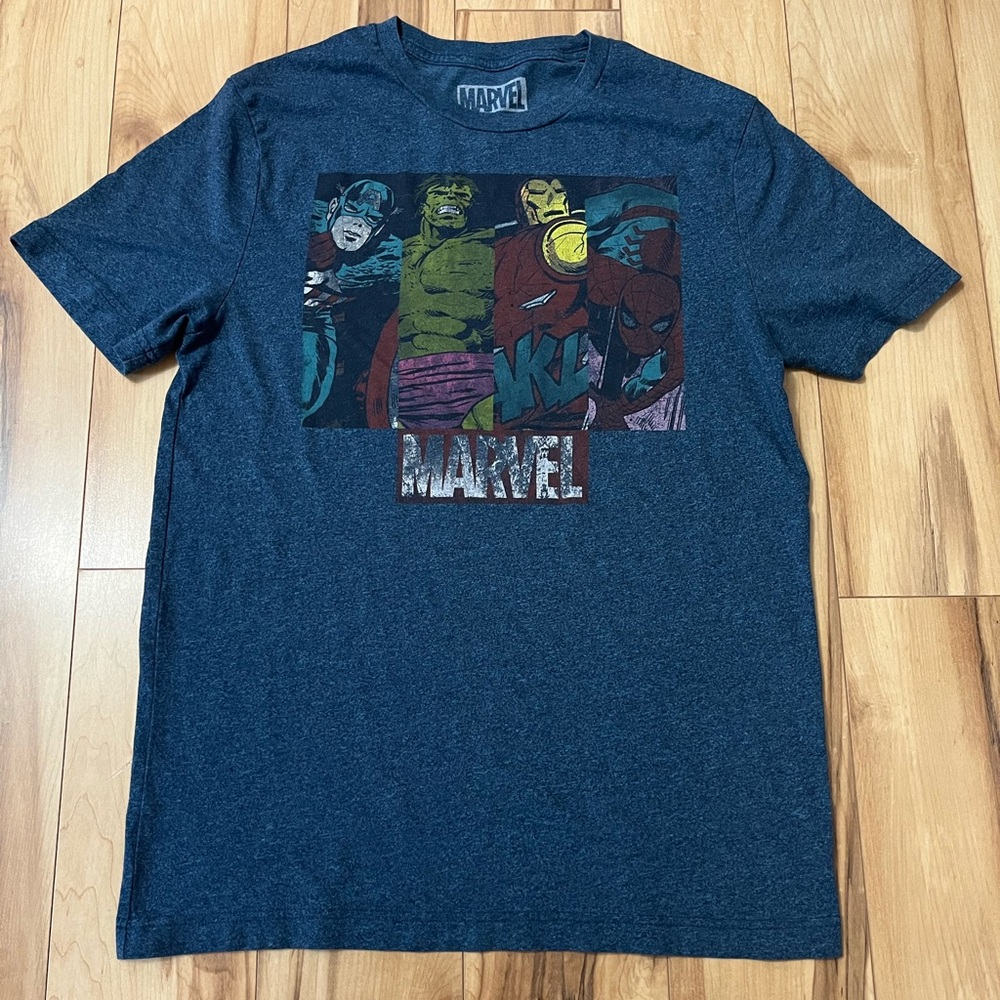 Marvel Graphic Tee Men's Medium Hulk, Spiderman Captain America, Iron Man Legend